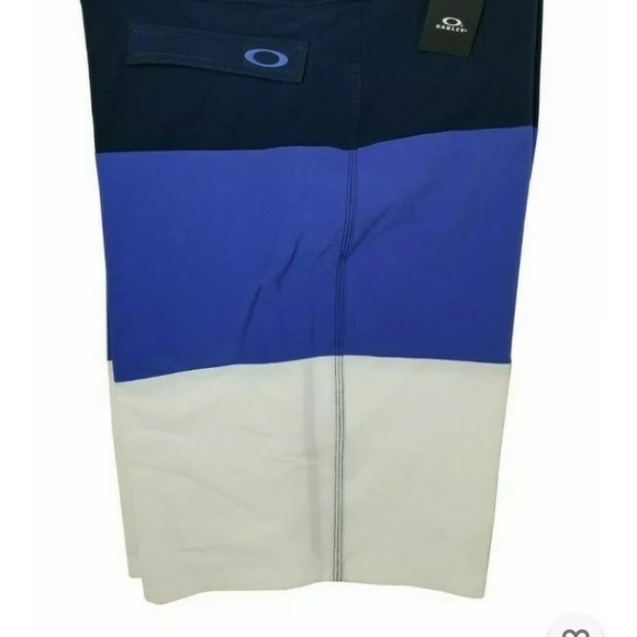 NWT Oakley Men’s Color Block Board Shorts in Amparo Blue, Size 34 - Picture 2 of 9
